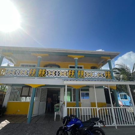 Posada Buena Vista Al Mar South West Bay Екстериор снимка