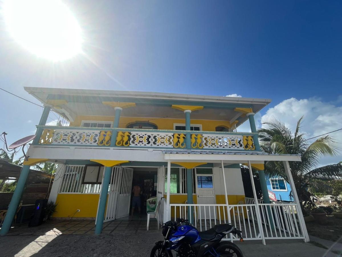 Posada Buena Vista Al Mar South West Bay Екстериор снимка